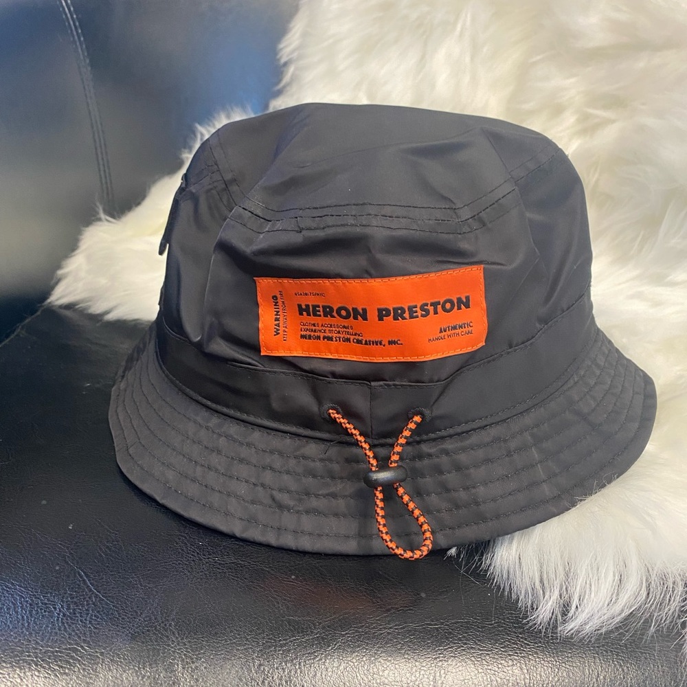 Heron Preston
Logo Drawstring Bucket Hat